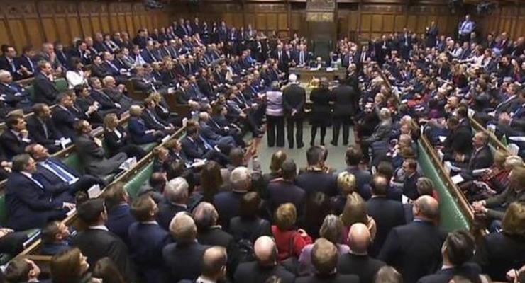 Парламент Британии обязал Мэй согласовать с ним соглашение о Brexit