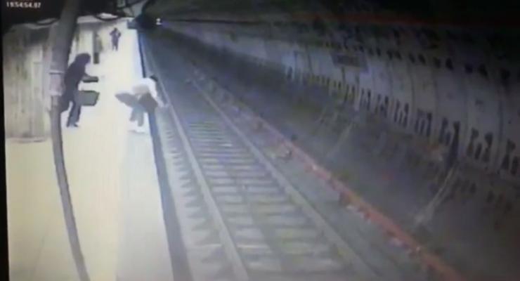 Убийство в метро Бухареста попало на видео