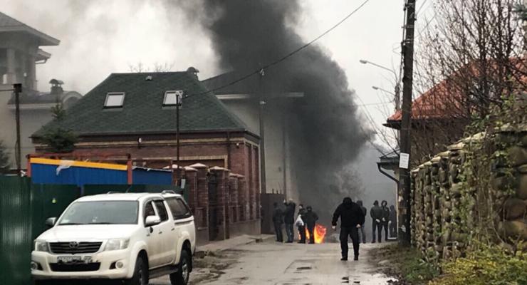 В Киеве под домом экс-министра энергетики Ставицкого неизвестные подожгли шины - СМИ