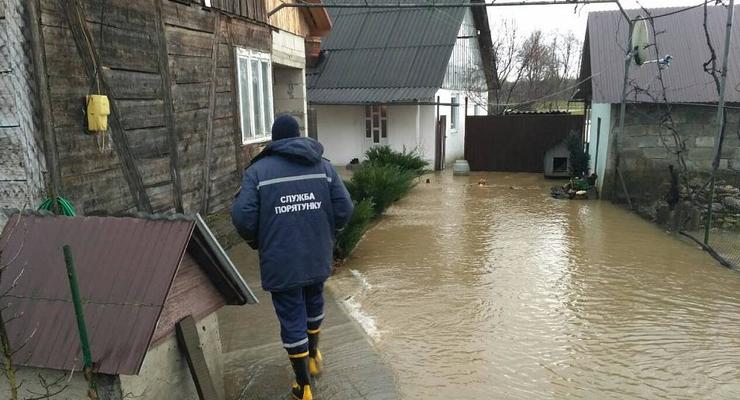 Паводок на Закарпатье: эвакуированы 150 человек