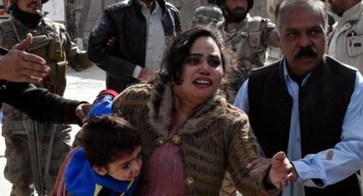 В Пакистане боевики напали на церковь христиан: десятки пострадавших