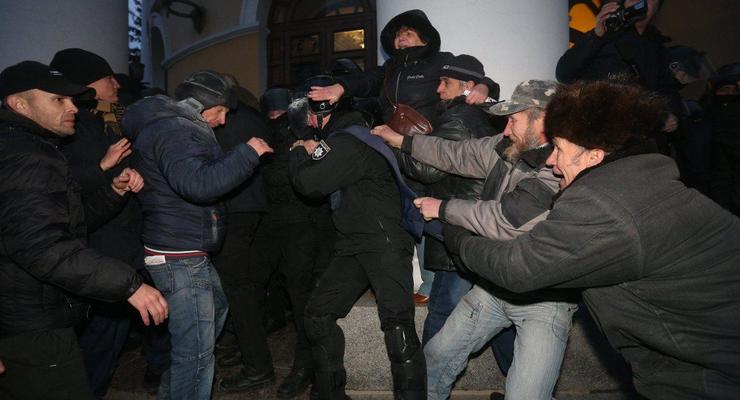 Штурм Октябрьского дворца в Киеве: полиция завела дело