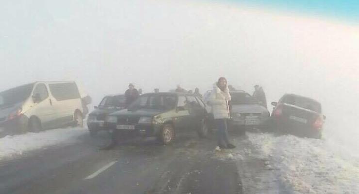 Во Львовской области из-за тумана столкнулись 7 автомобилей