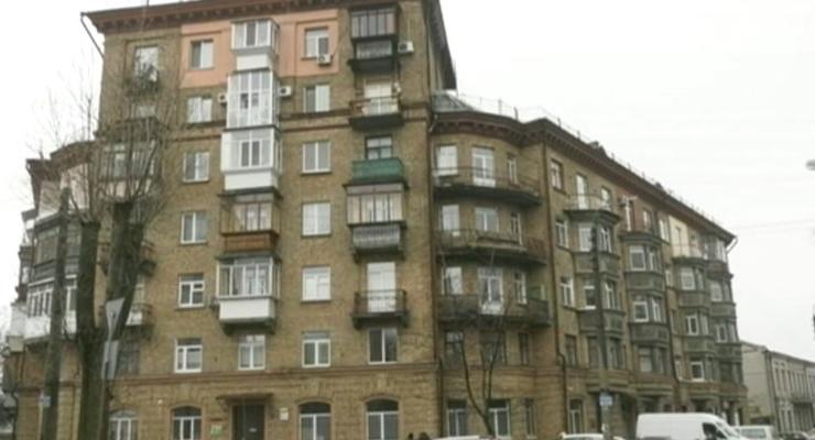 В Киеве три многоэтажки остались без отопления из-за прорыва труб под гаражом