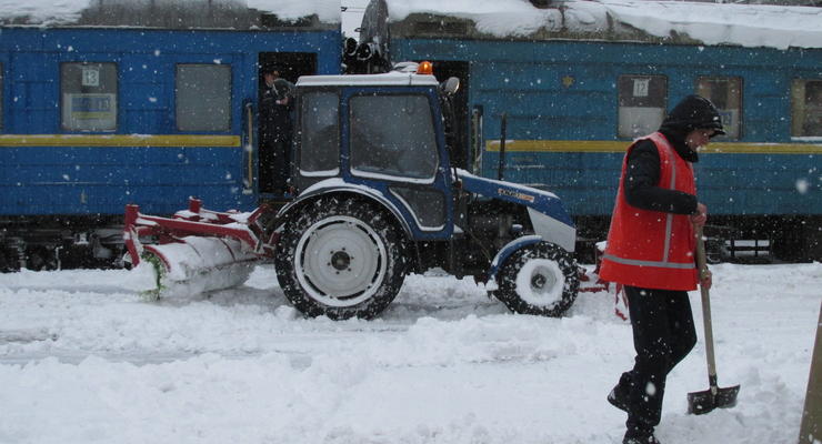 Из-за снегопада задерживаются 30 поездов - Укрзализныця
