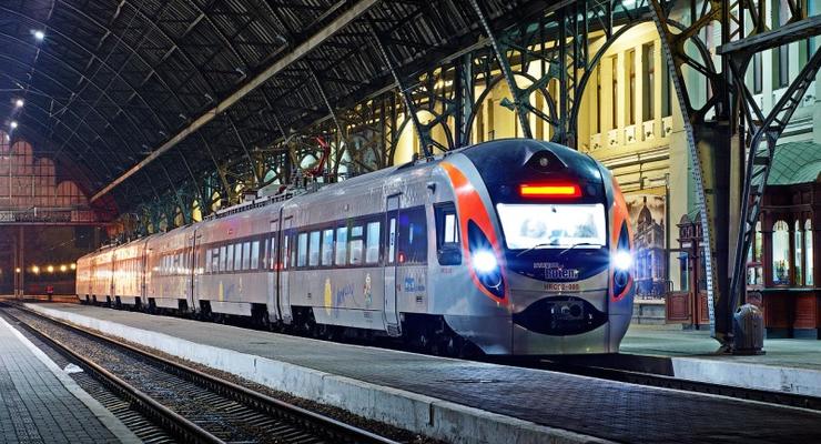 УЗ назначила дополнительный поезд во Львов