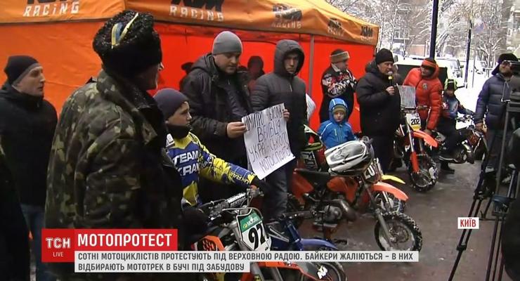 Байкеры протестуют под ГПУ против застройки мототрека