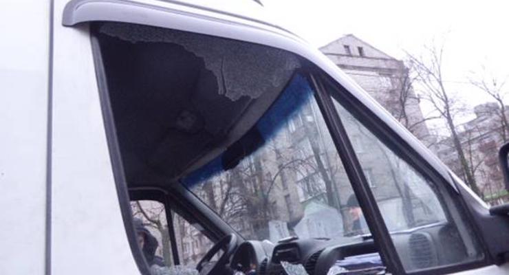 В Киеве мужчина обстрелял автомобиль и ранил водителя