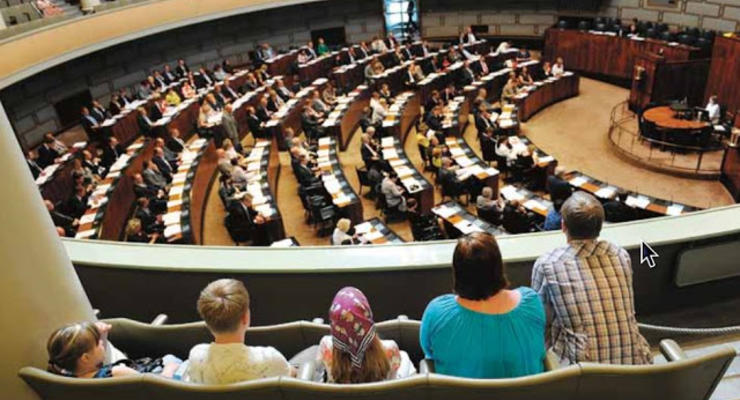 В парламенте Финляндии хотят отменить корпоративы из-за выходок депутатов