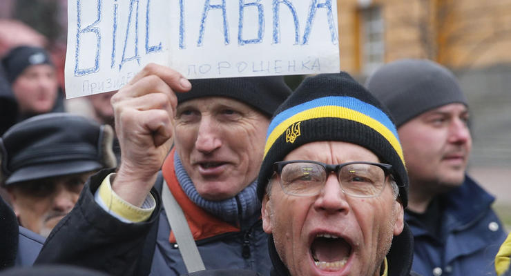 Половина украинцев не видят достойных политиков и партий - опрос