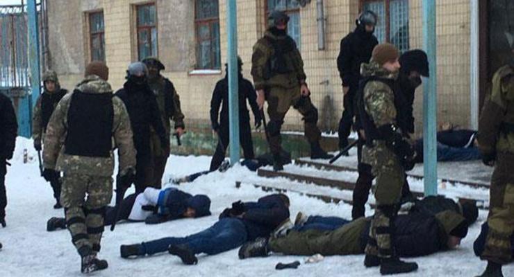 Полиция задержала 20 вооруженных людей в Винницкой области