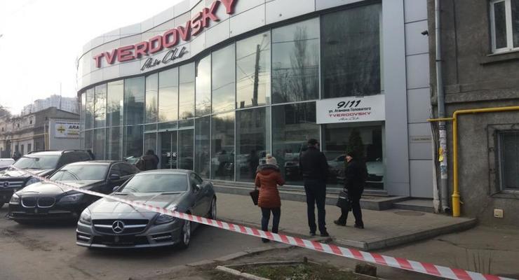 В Одессе бандиты захватили автосалон и взяли заложников - СМИ