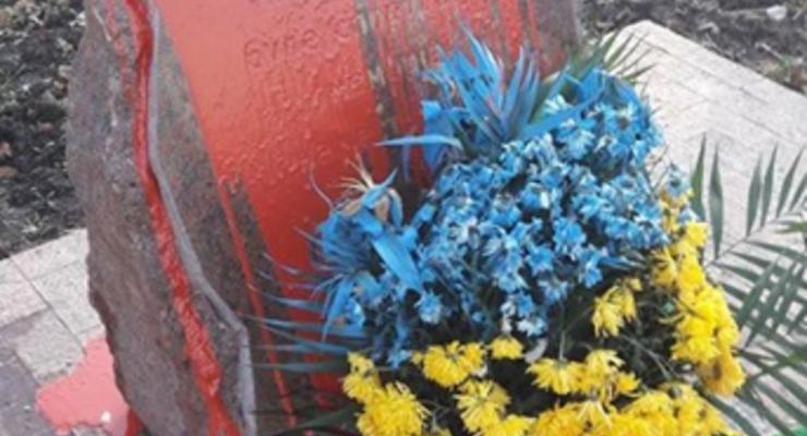 В Одессе облили краской памятный знак бойцам АТО