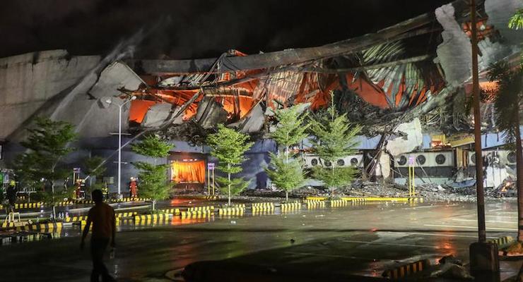 На Филиппинах десятки людей погибли при пожаре в торговом центре