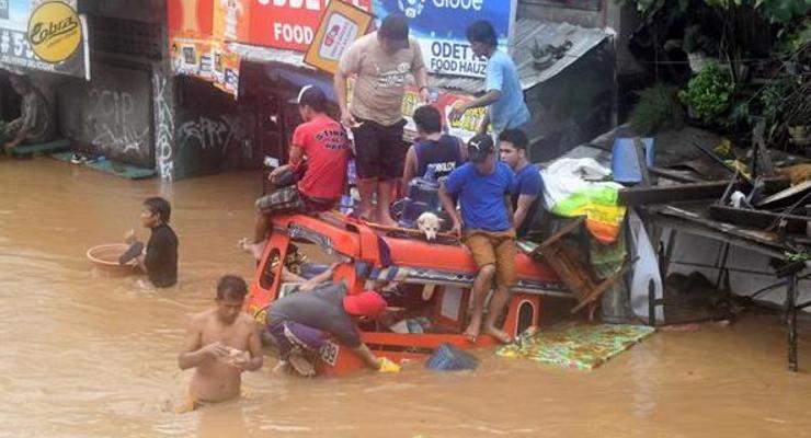Число жертв шторма на Филиппинах выросло до 240 человек