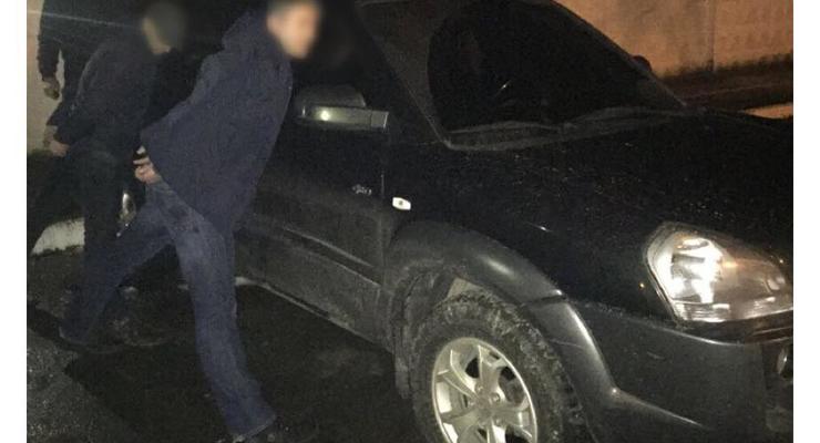 В Буче двое вооруженных грузин ограбили водителя Mercedes