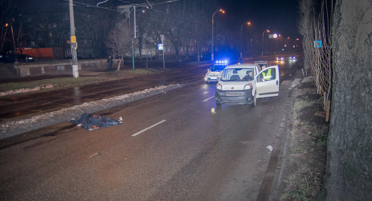 В Киеве водитель на переходе насмерть сбил женщину