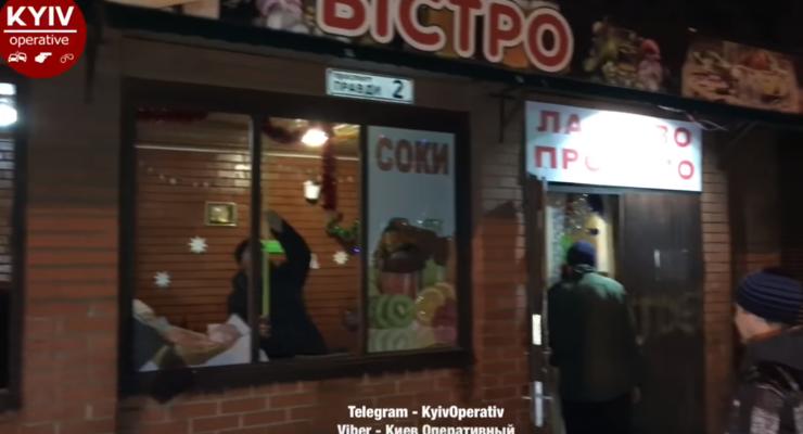 В Киеве разгромили "наливайку" - уже третью за неделю