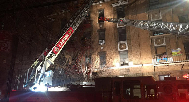 В Нью-Йорке загорелся жилой дом, не менее 12 жертв