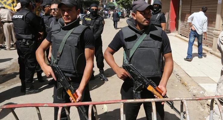 В Египте трое полицейских погибли в перестрелке возле церкви