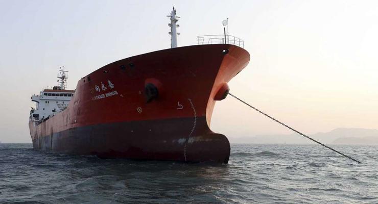 Южная Корея задержала корабль, перевозивший нефть для КНДР