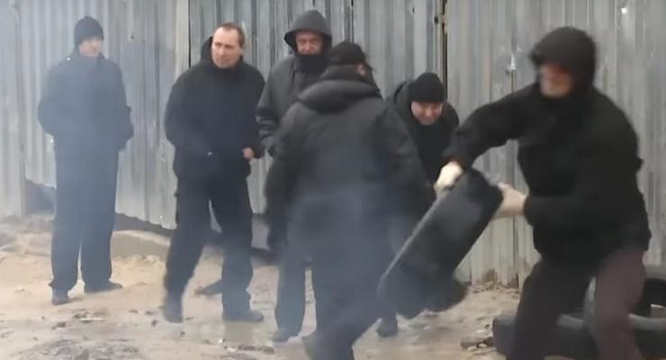В Киеве активисты и охранники стройки устроили драку
