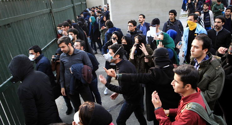 В столице Ирана продолжаются массовые протесты