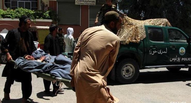 При взрыве на похоронах в Афганистане погибли 17 человек