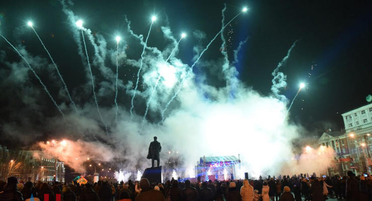Танцы, Ленин и салют: как Донецк встретил Новый год