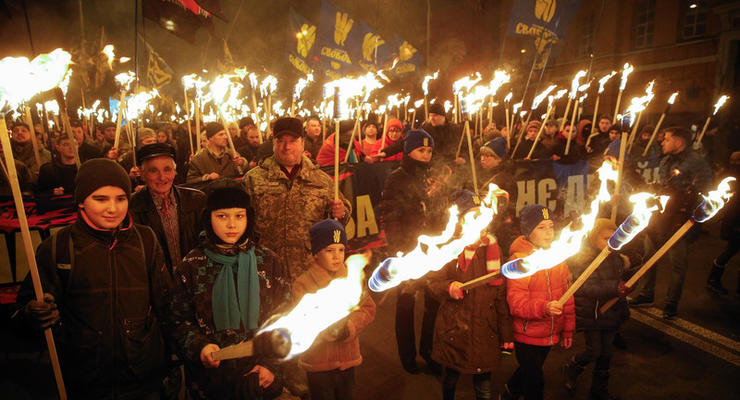 В Киеве закончился факельный марш в честь Степана Бандеры