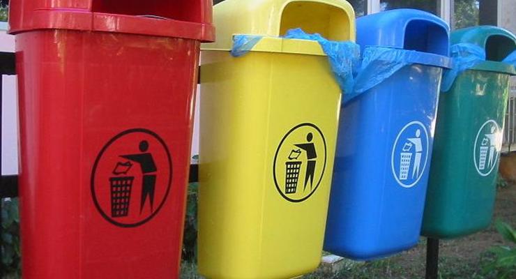 Украинцев с 1 января обязали сортировать мусор