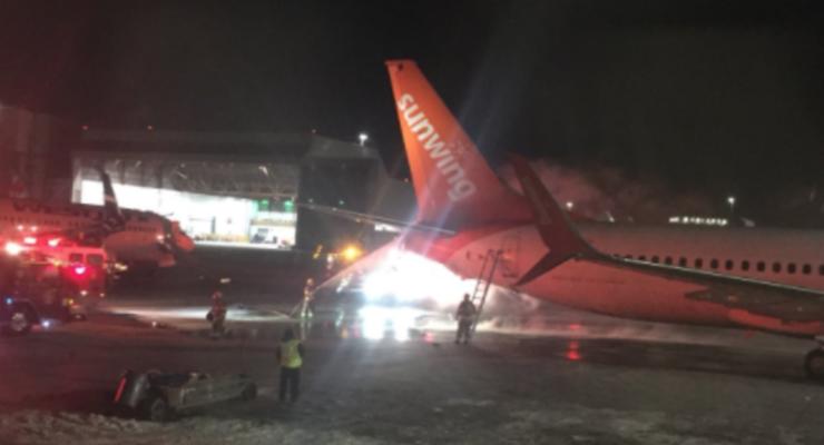 В канадском аэропорту столкнулись два самолета