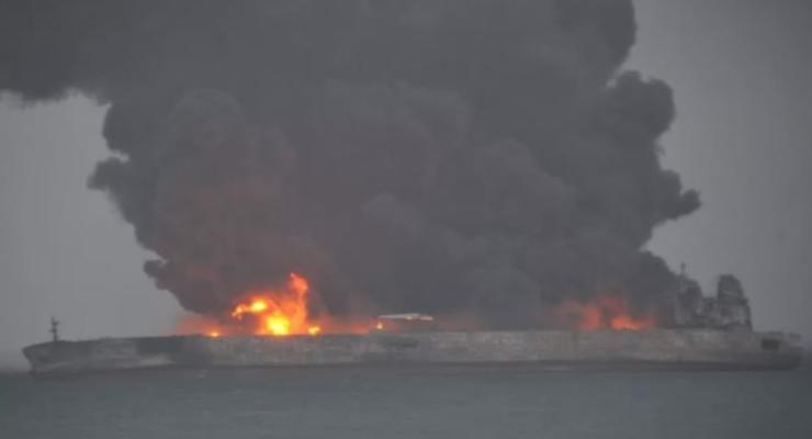 Кораблекрушение с танкером: 32 человека пропали без вести
