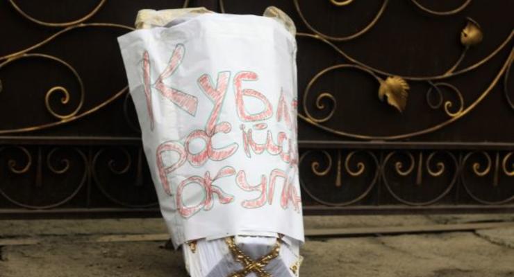 "Логово оккупантов": в Виннице для УПЦ МП принесли гроб