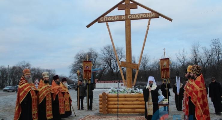 Россия подарила боевикм ЛНР шестиметровый крест