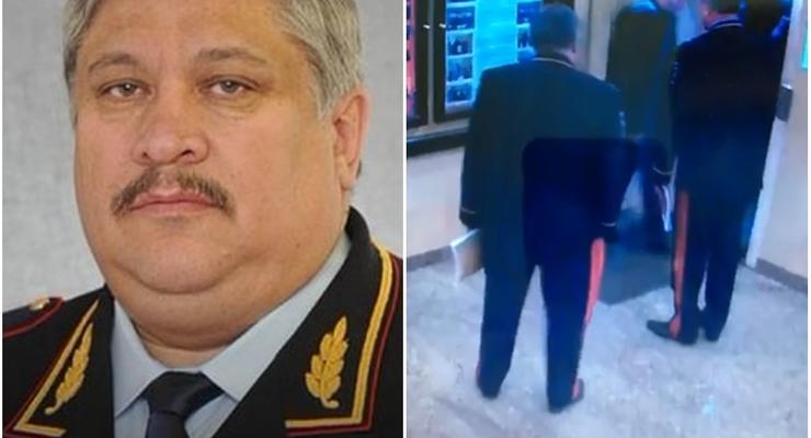 В РФ следователь не пропустил в лифт генералов и получил выговор