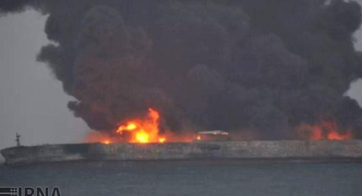 У берегов Китая взорвался горевший танкер
