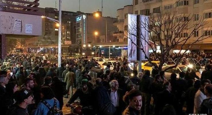 СМИ: Во время протестов в Иране погибли 25 человек