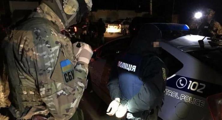 СБУ показала задержание патрульных-взяточников