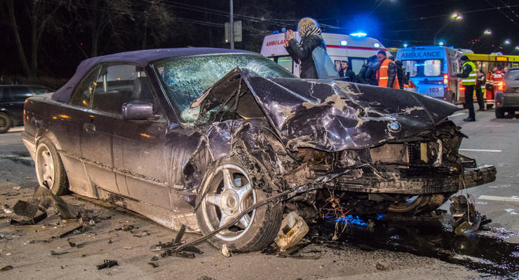 Серьезное ДТП в Киеве: пять пострадавших