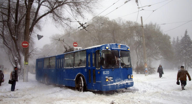 В Одессе транспортный коллапс из-за сильного снегопада