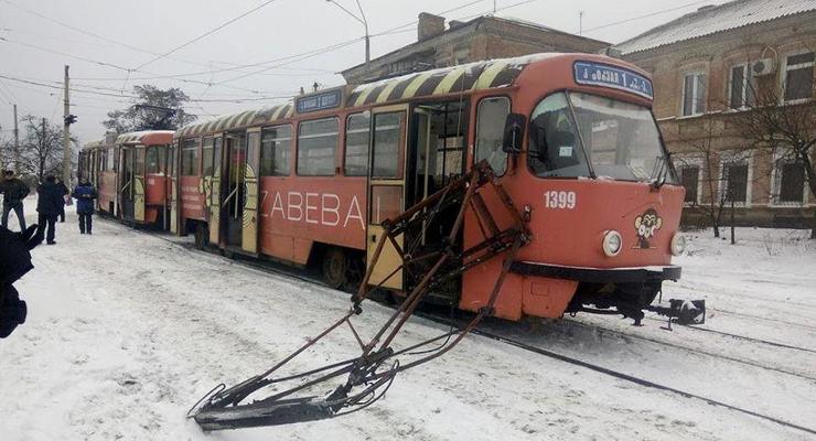 В Днепре у трамвая на ходу отвалился токоприемник