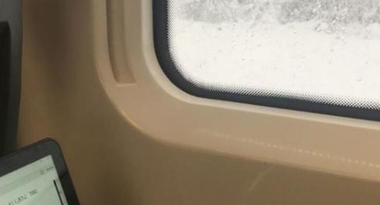Под Черкассами в снегу застрял поезд Интерсити