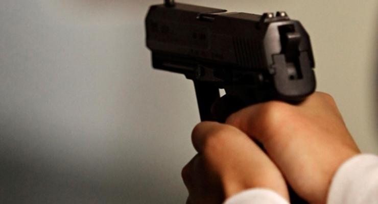 В Симферополе школьник открыл стрельбу из пистолета