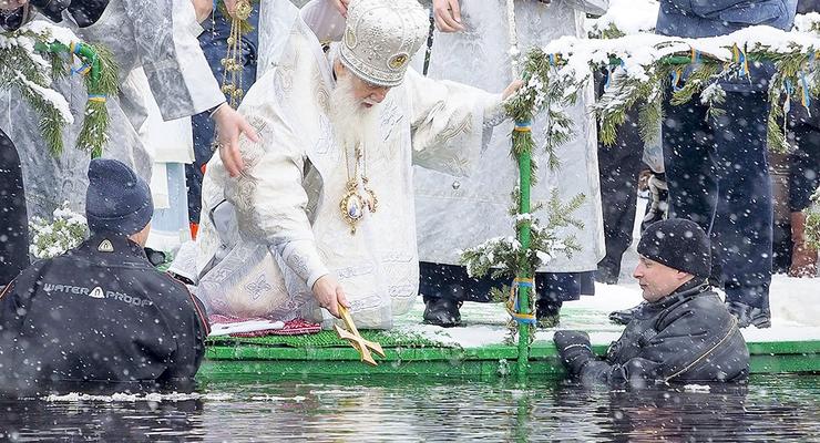 Как киевляне на Крещение в прорубь прыгали