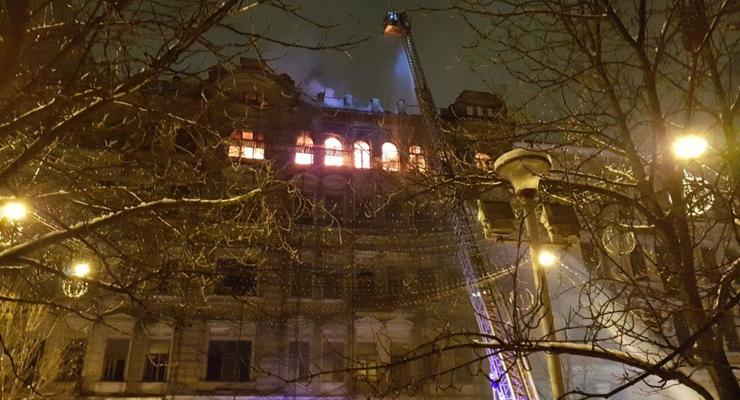 Пожар в центре Киева тушат 22 пожарных машины