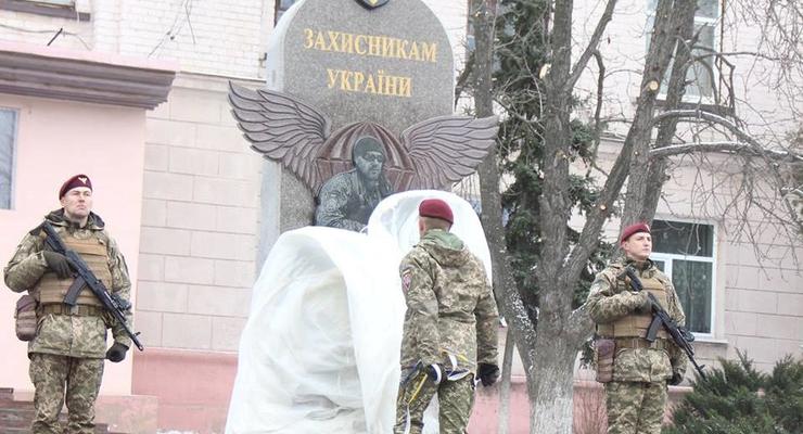 Под Донецком открыли памятник погибшим бойцам ВСУ