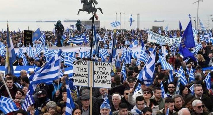 Десятки тысяч греков выступили против "кражи" названия Македония