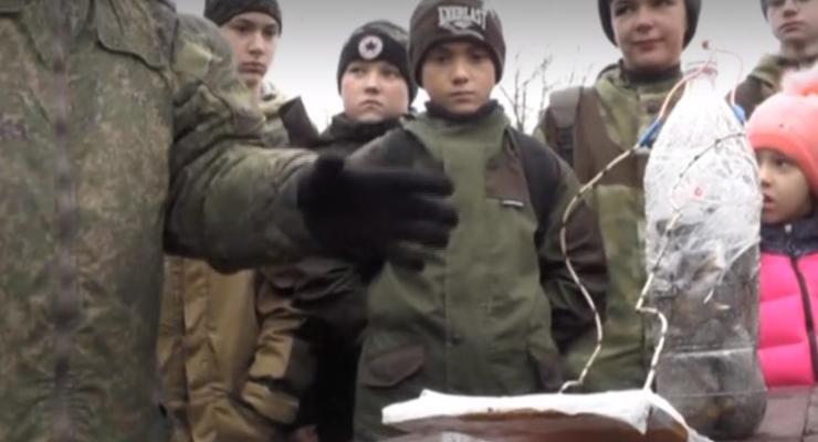 В Крыму школьников учили устанавливать мины