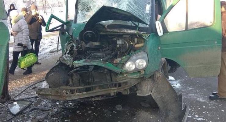 В Чернигове столкнулись маршрутка и троллейбус: пострадали 12 человек